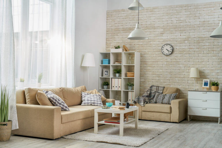 comfortable-living-room-with-old-fashioned-furnitu-73DG2FV