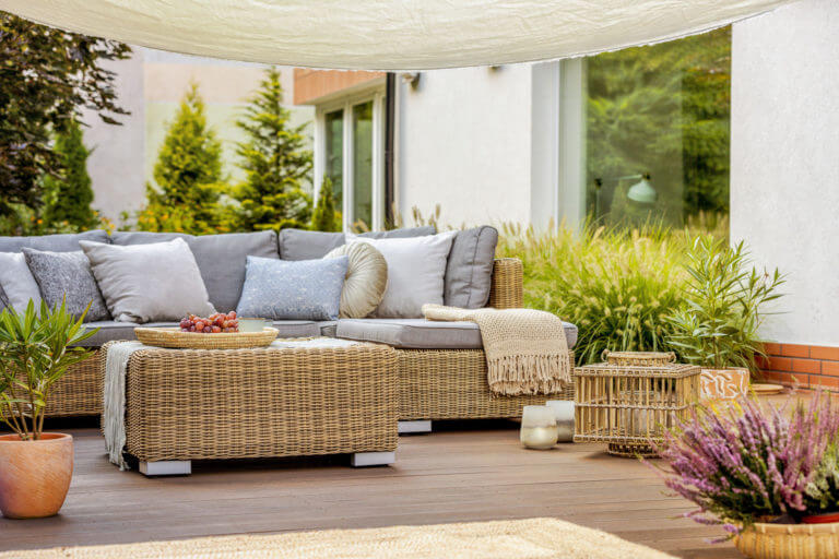 comfortable-wicker-garden-furniture-UN4UEFL