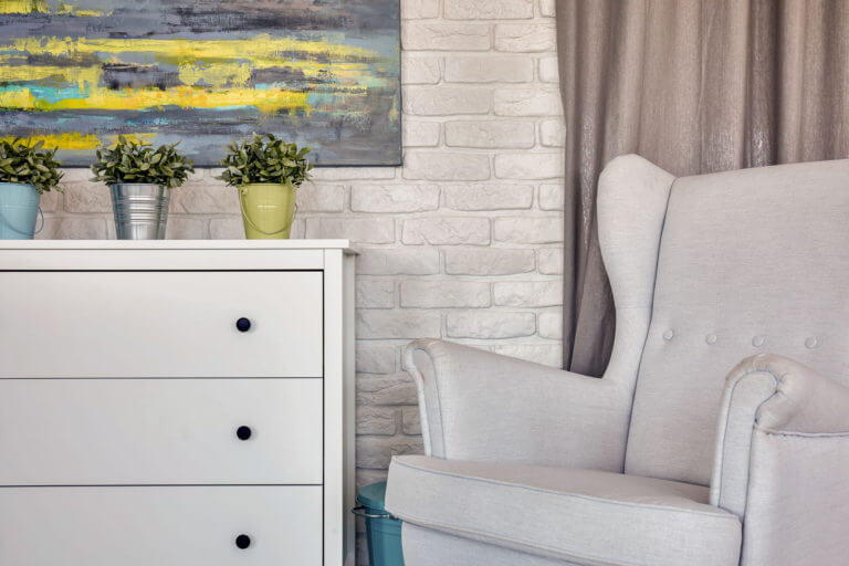 spacious-kitchen-with-wooden-furnitures-PXVS7FT