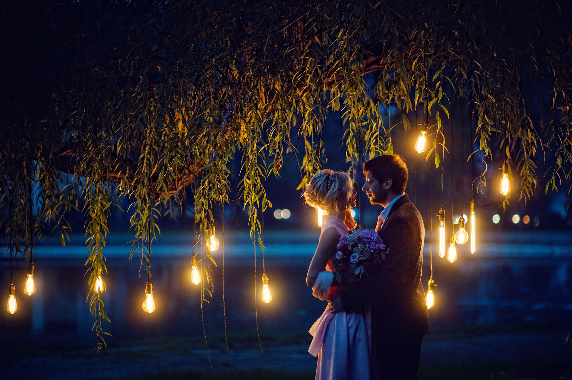 5 Tricks for Taking Stunning Wedding Photos in Low Light